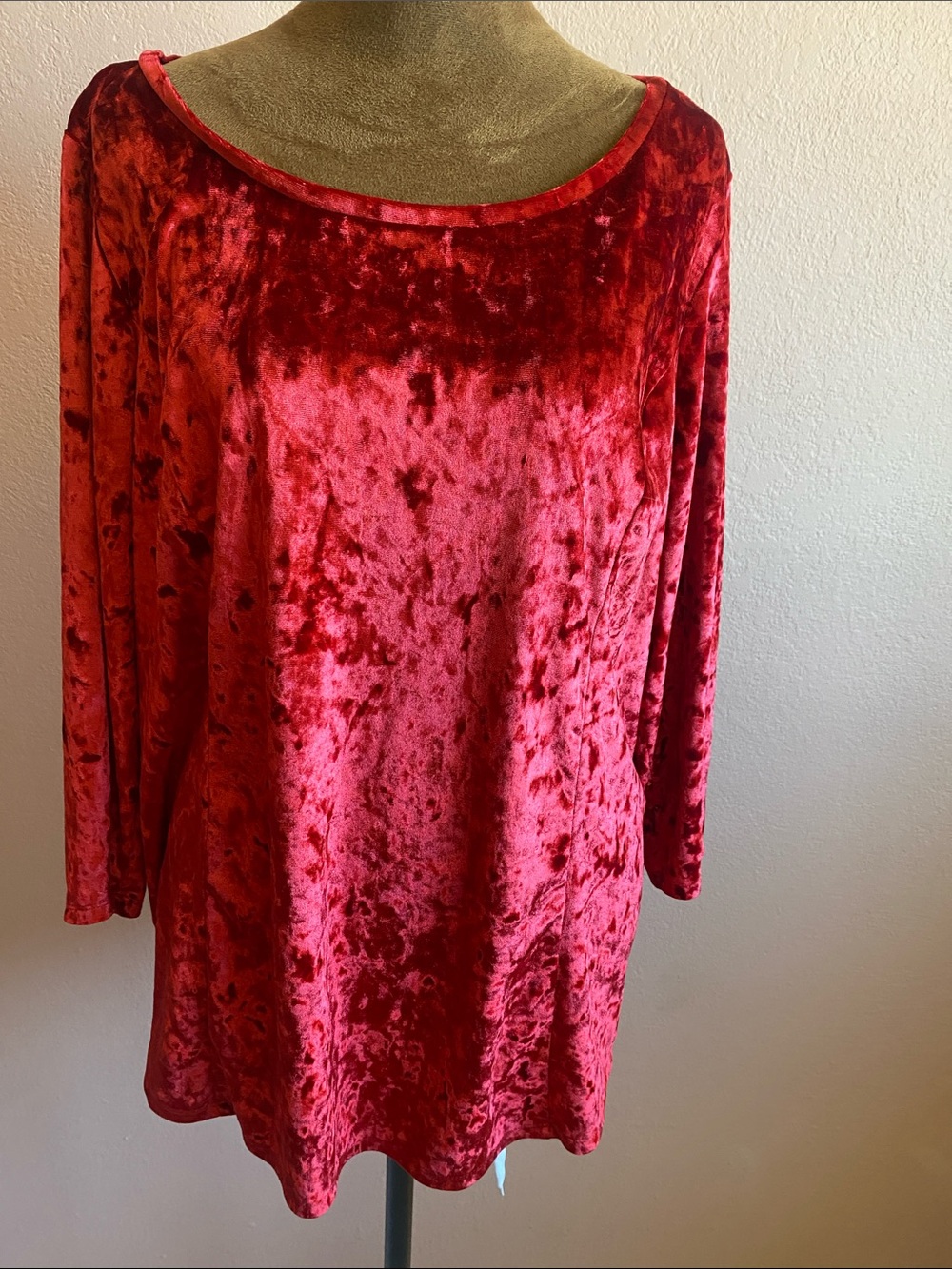 WESTPORT 1962 Women's Red Crushed Velvet 3/4 Sleeves Top